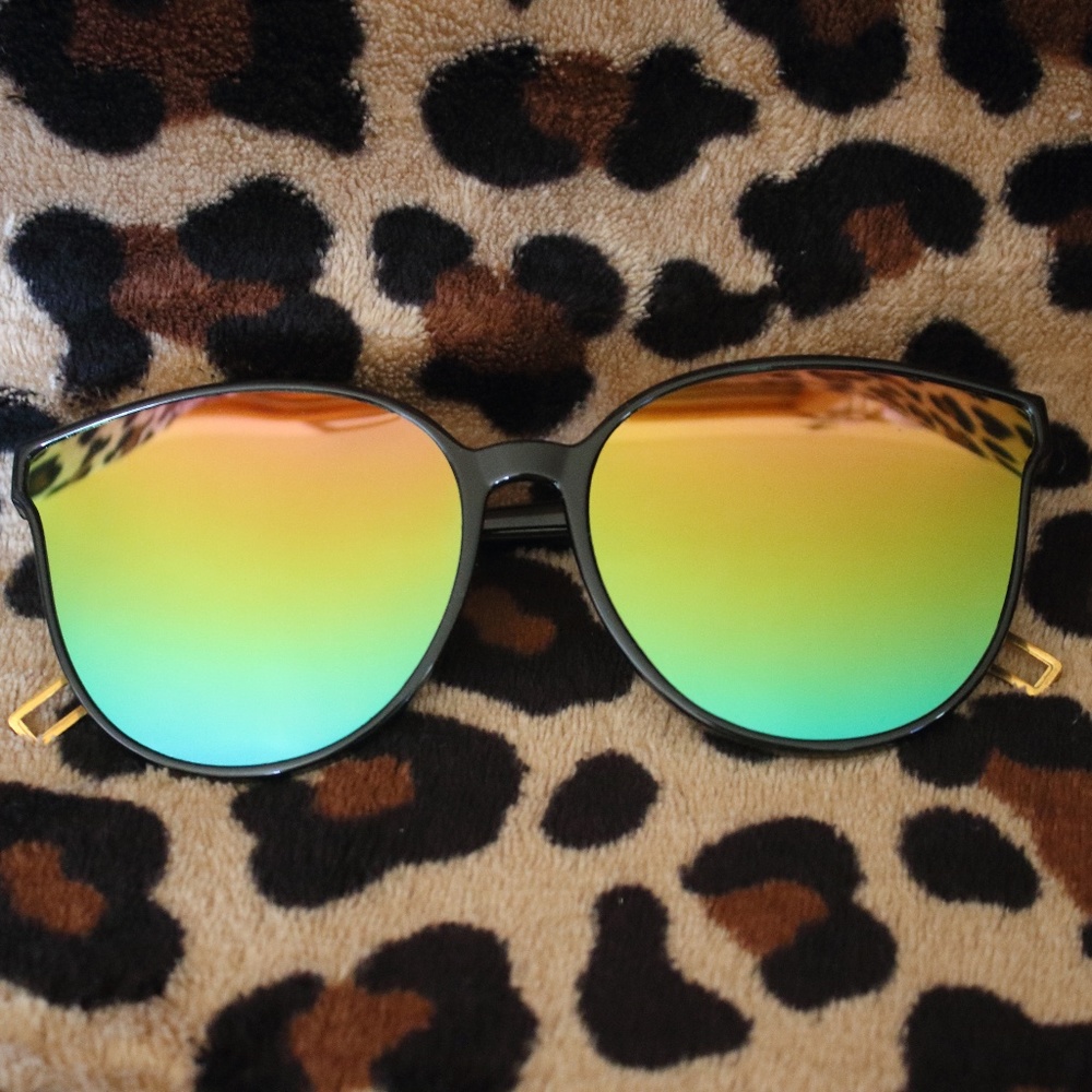 *HP* 10/21/21 NIB TRENDY iWEAR GALORE HAILEY SUNGLASSES IN RAINB - Picture 2 of 6